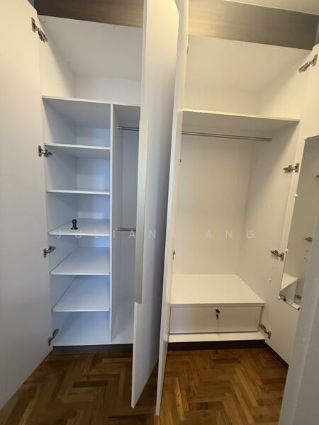 Walk in wardrobe 
