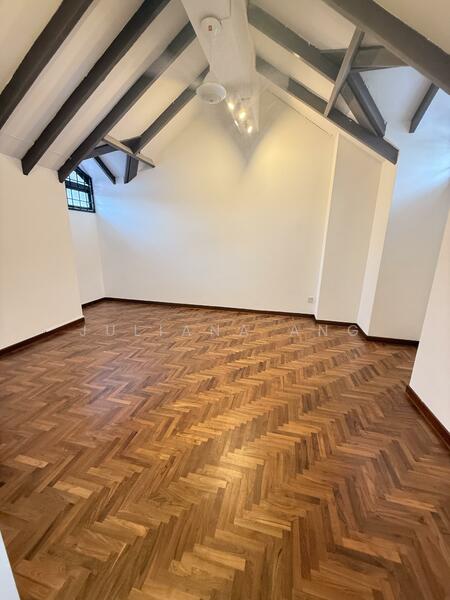 Attic Bedroom 1 en-suite 