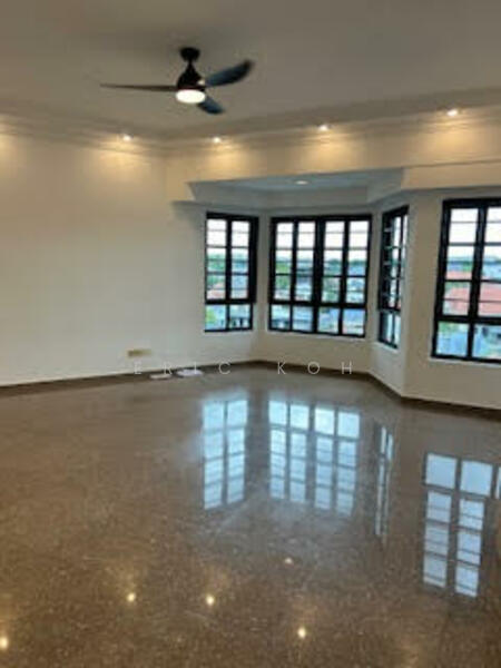Very Spacious Living Room
