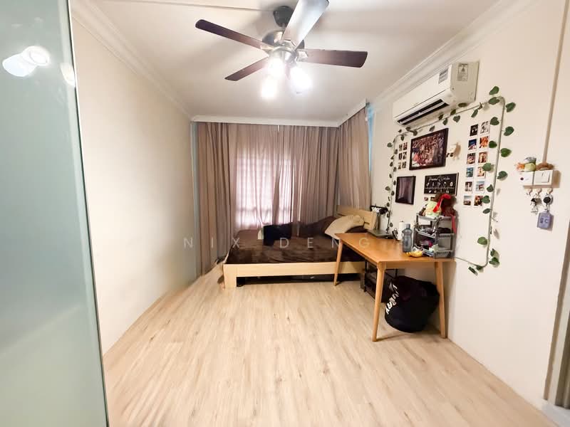 672B Klang Lane HDB Flat For Sale at S$ 770,000 | PropertyGuru Singapore - Master Bedroom