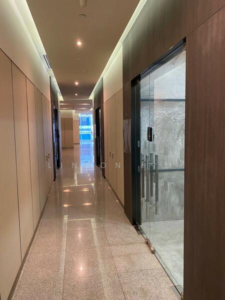 Fitted CBD office | High floor with skyline views | Sell vacant, 160 Robinson Road, Boat Quay / Raffles Place / Marina, 753 sqft, Office For Sale, by Linson Lim, 60151616 - CommercialGuru.com.sg