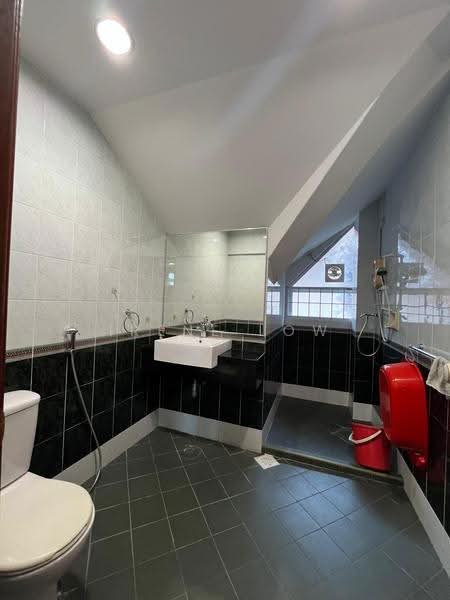 Detached House for sale, Galistan Avenue, Dairy Farm / Bukit Panjang / Choa Chu Kang, 7 Bedrooms, 4,800 sqft, Detached House For Sale, by Irene Low, 60151652 - Bathroom - PropertyGuru.com.sg