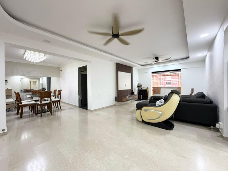 608 Elias Road, 608 Elias Road, 4 Bedrooms, 1,604 sqft, HDB Flat For Sale, by Janice Chan, 60151670 - Living & Dining Area - PropertyGuru.com.sg