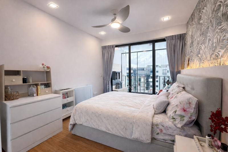 CHEAP Rare Well-Renovated Luxury Penthouse in D19, Selling Below Valuation! Serious Seller!, , 3 Bedrooms, 2,050 sqft, Condominium For Sale, by Amanda Fong 冯佩璇, 60151754 - Bedroom - PropertyGuru.com.sg