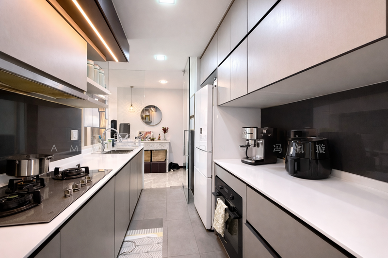 CHEAP Rare Well-Renovated Luxury Penthouse in D19, Selling Below Valuation! Serious Seller!, , 3 Bedrooms, 2,050 sqft, Condominium For Sale, by Amanda Fong 冯佩璇, 60151754 - Kitchen - PropertyGuru.com.sg