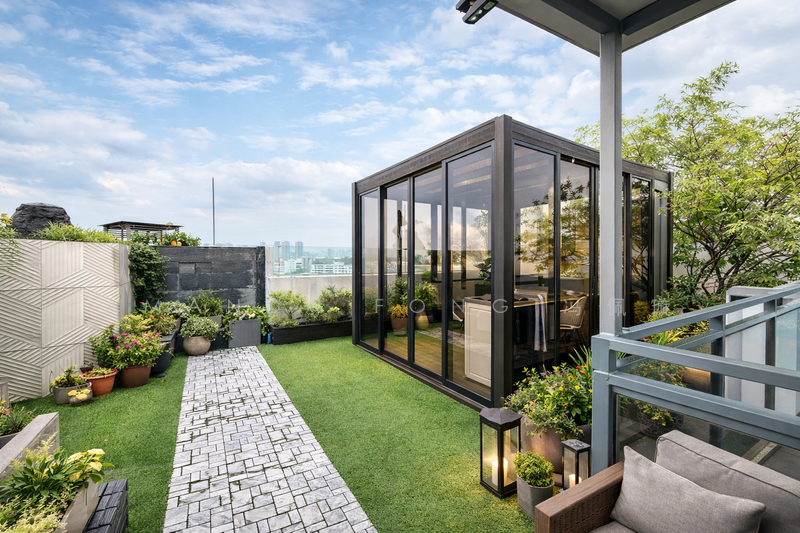 CHEAP Rare Well-Renovated Luxury Penthouse in D19, Selling Below Valuation! Serious Seller!, , 3 Bedrooms, 2,050 sqft, Condominium For Sale, by Amanda Fong 冯佩璇, 60151754 - Exterior - PropertyGuru.com.sg