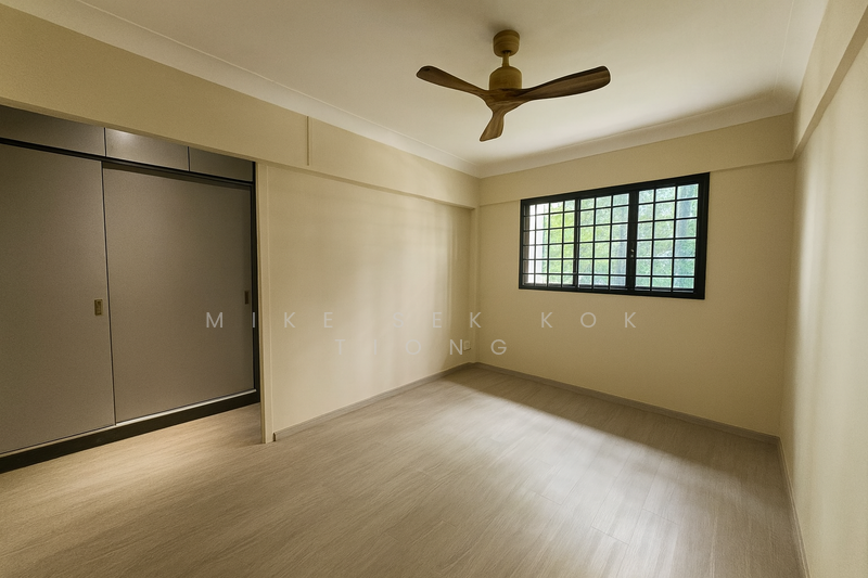 Bare Master Bedroom by AI