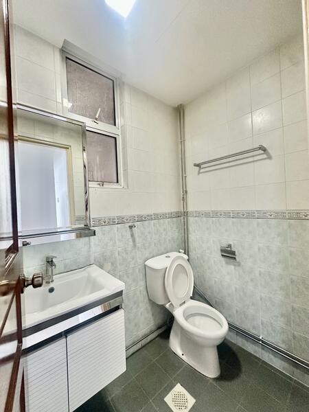 Common bathroom 