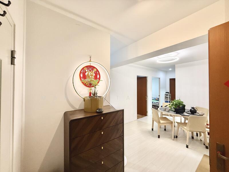 Entrance / Dining Room
