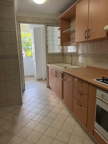 Kitchen & yard