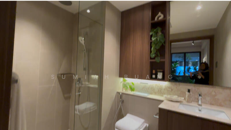 Master  Room Bathroom