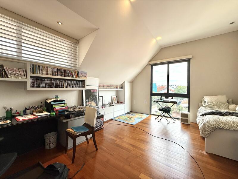 For Sale - ⭐️⭐️LANDED7772@ Tavistock MRT Beautiful Semi Detached with Lift & Basement