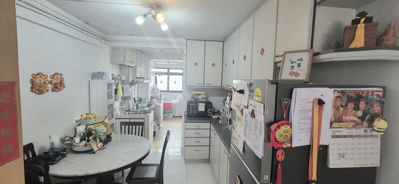 Spacious Kitchen with extra utilities rm