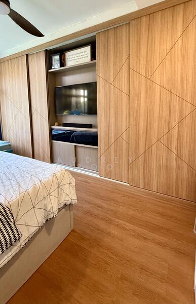 Built-in Wardrobe w Entertainment Centre