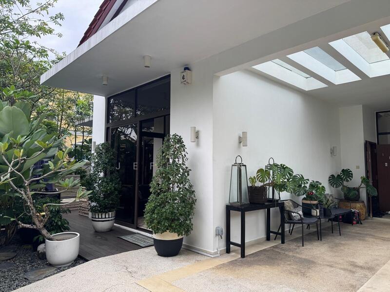 Entrance Car Porch 