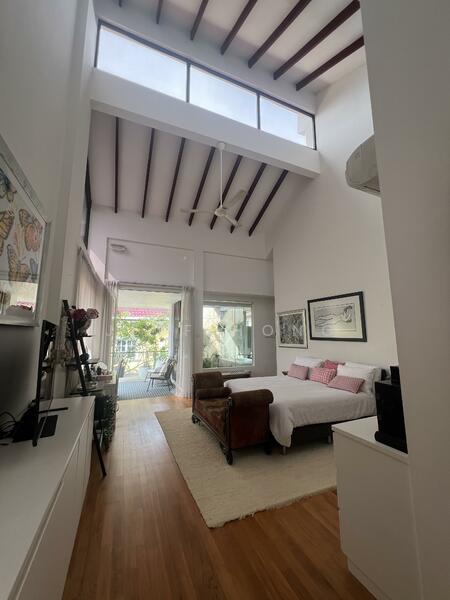 Master Bedroom High Ceiling 