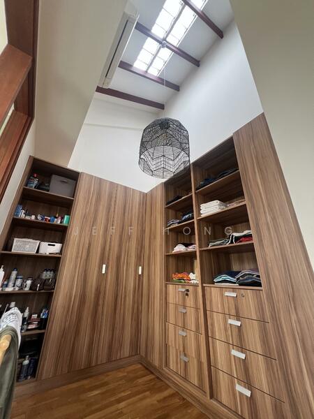 Walk-in Wardrobe 