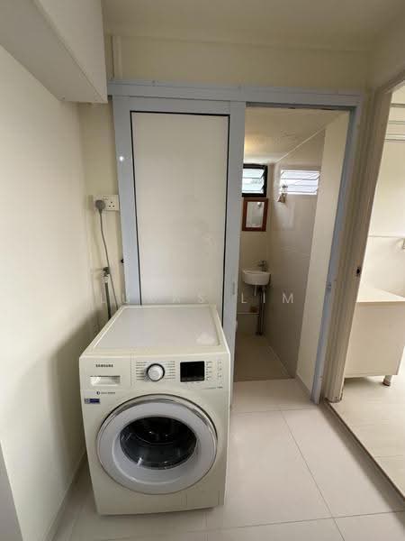 12 Holland Avenue, 12 Holland Avenue, Tanglin / Holland / Bukit Timah, 2 Bedrooms, 785 sqft, HDB Flat For Sale, by Lukas Lim, 60152541 - Bathroom - PropertyGuru.com.sg
