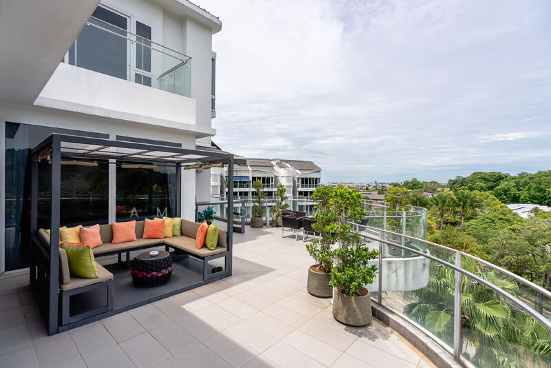 Balcony facing golf course