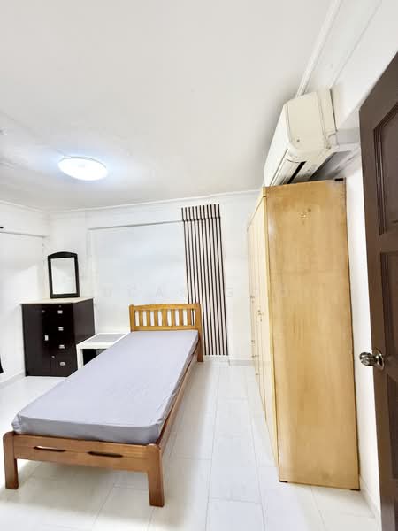 4 Bedok South Avenue 1, 4 Bedok South Avenue 1, 2 Bedrooms, 700 sqft, HDB Flat For Sale, by Lucas Gooi, 60152671 - Bedroom - PropertyGuru.com.sg