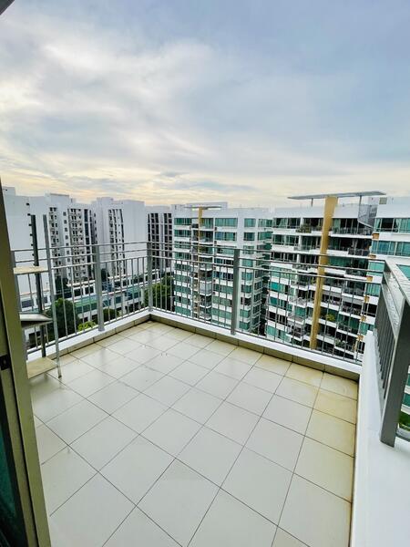 Balcony with Poolview
