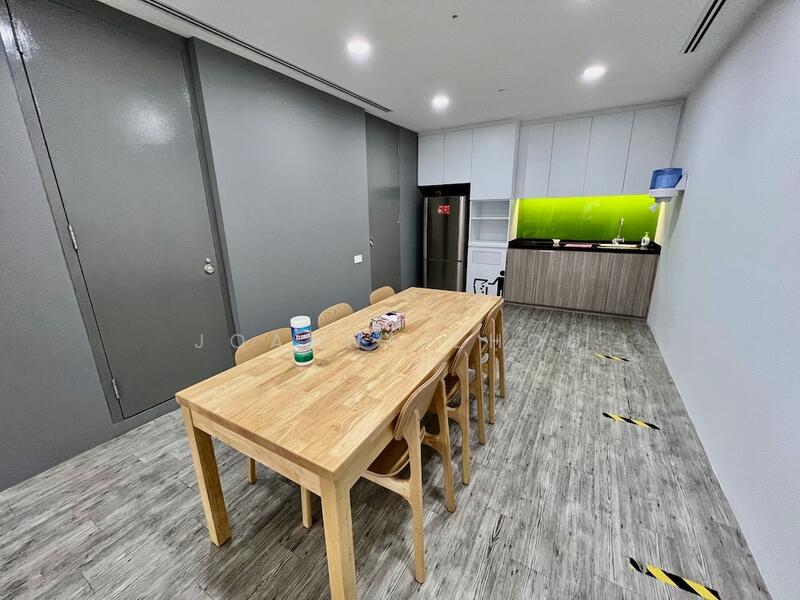 Gateway East, 152 Beach Road, 6,359 sqft, Office For Rent, by Joanna Zhou, 60152698 - Kitchen - CommercialGuru.com.sg