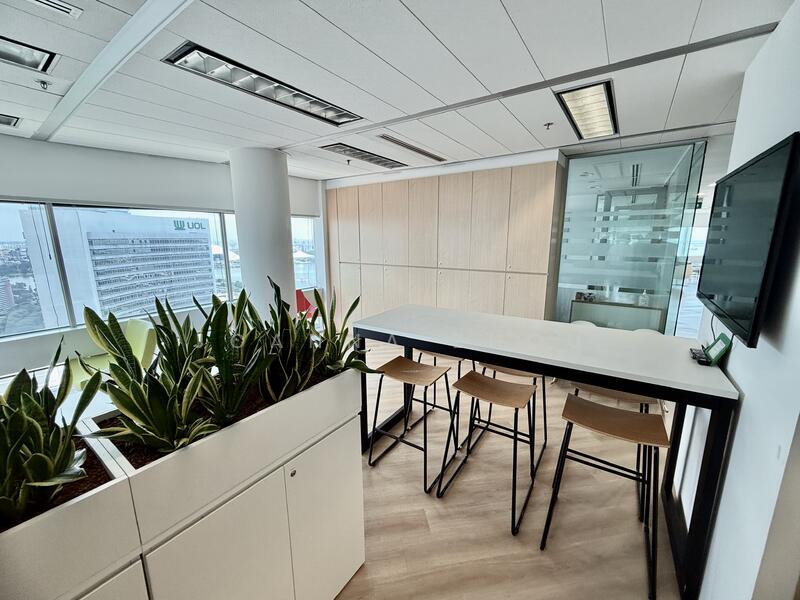 Gateway East, 152 Beach Road, 11,645 sqft, Office For Rent, by Joanna Zhou, 60152718 - CommercialGuru.com.sg