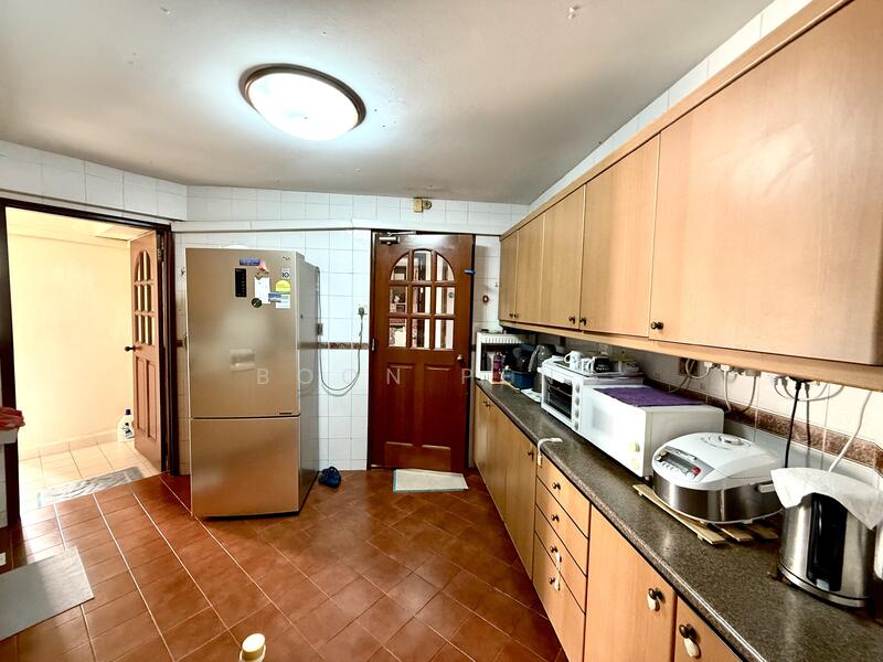 Spacious Kitchen
