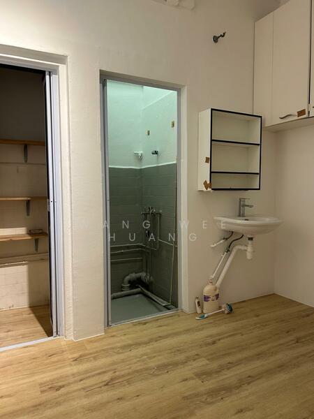 room 05 with bathroom n utility room