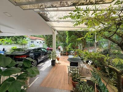 For Sale - Unblock $8.X Full Greenery Corner House Move in Cond Call Davidgwee 81394988 Now!