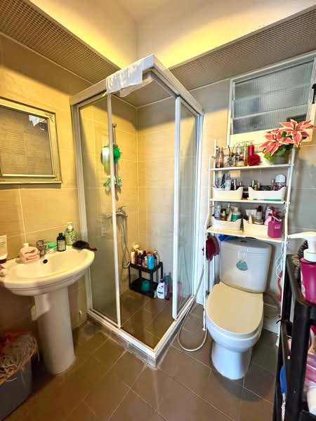 618D Punggol Drive, 618D Punggol Drive, 3 Bedrooms, 1,001 sqft, HDB Flat For Sale, by Abel Hwang, 60153231 - Bathroom - PropertyGuru.com.sg