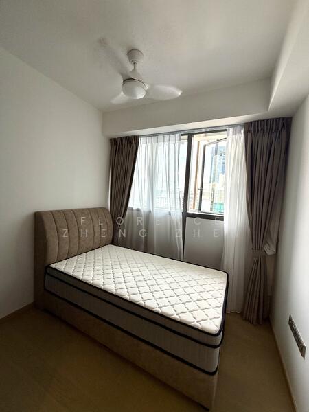 Common room come with queen bed 