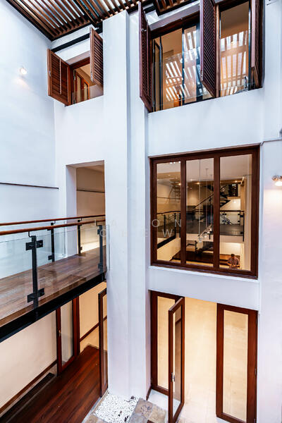 Triple Volume Airwell and Natural Light