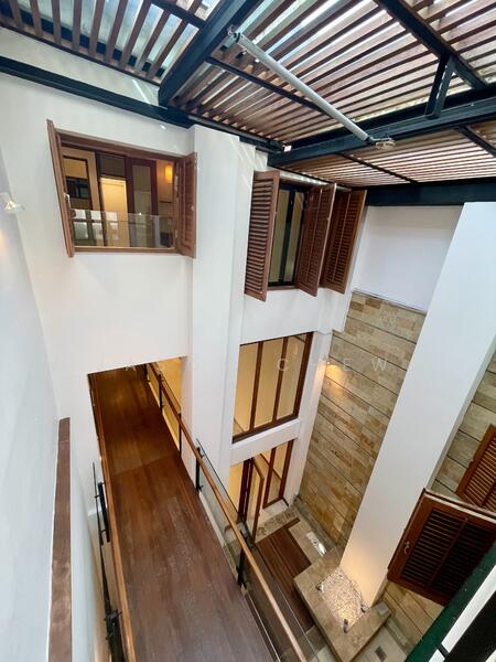 Triple Volume Airwell and Natural Light