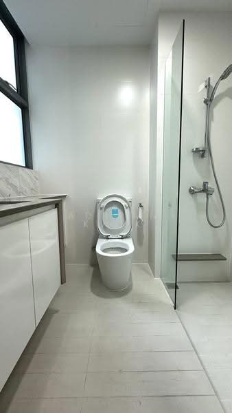 Hundred Trees, 85 West Coast Drive, Buona Vista / West Coast / Clementi New Town, Room Rental, 150 sqft, Condominium For Rent, by Adrian Kwek, 60153374 - Bathroom - PropertyGuru.com.sg
