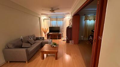 For Sale - 215 Serangoon Avenue 4