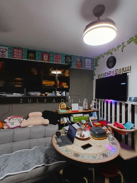 Cozy dining area 