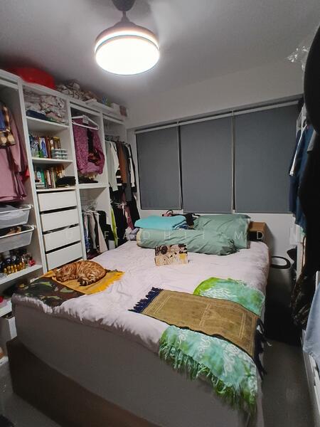 Spacious master. Queen bed with 2 rows of storage. 