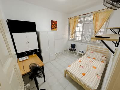 For Rent - Tranquil Garden-Facing Retreat in Apollo Garden