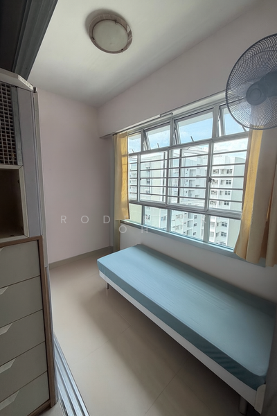 Living Room/Bedroom