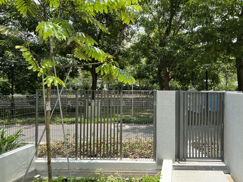 Side Gate to River & Park 