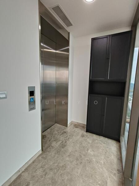 Entrance Private Lift