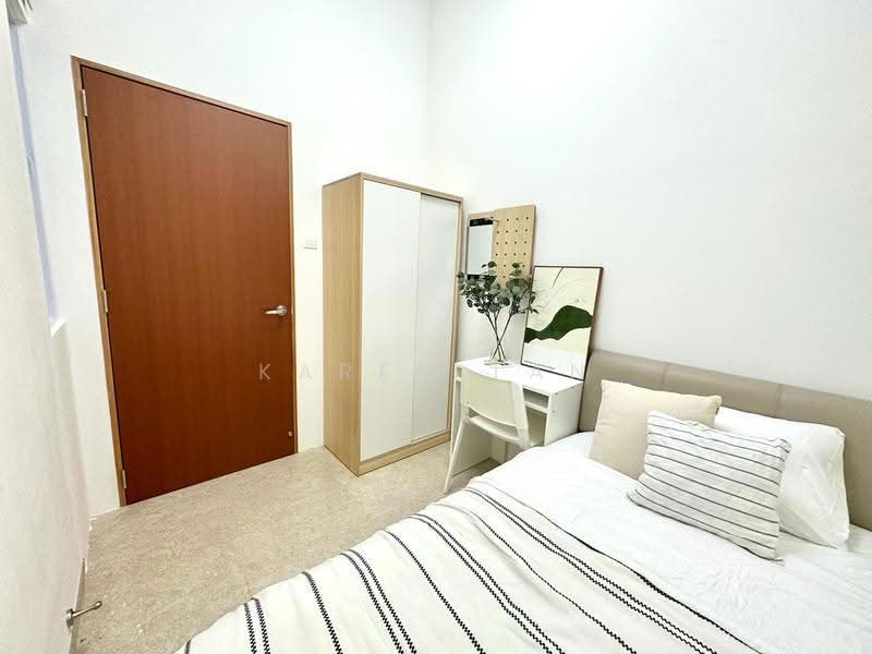 Cavendish Park, 16 Pine Grove, Clementi Park / Upper Bukit Timah, Room Rental, 120 sqft, Condominium For Rent, by Karen Tan, 60153895 - Bedroom - PropertyGuru.com.sg