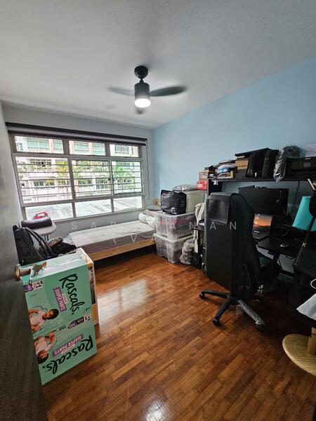 Spacious common room for multi-purposes