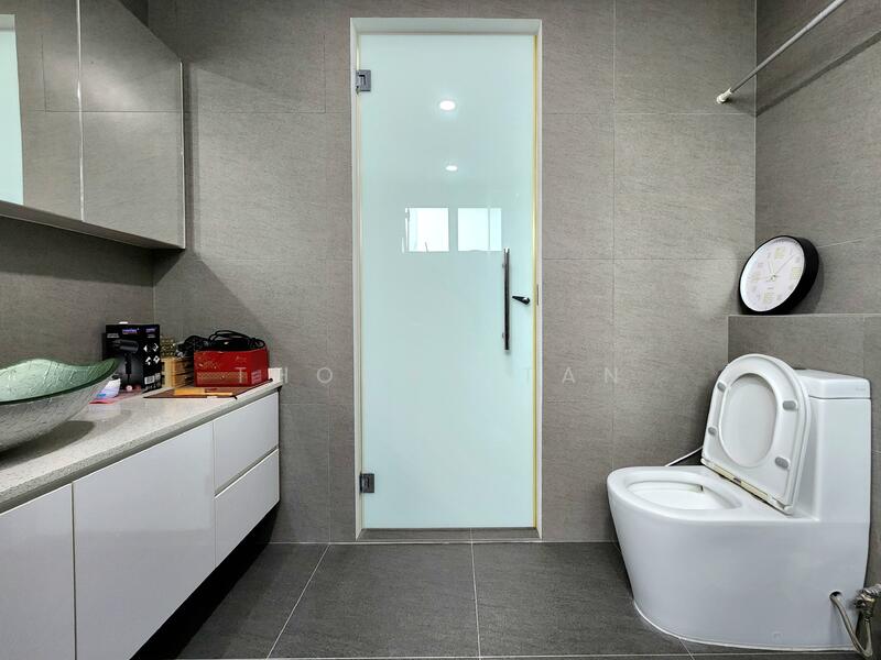 Master Toilet