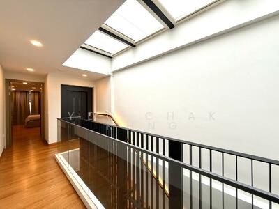 For Sale - ⭐️⭐️LANDED7772@ D20 Better than Brand New Terrace with Lift!