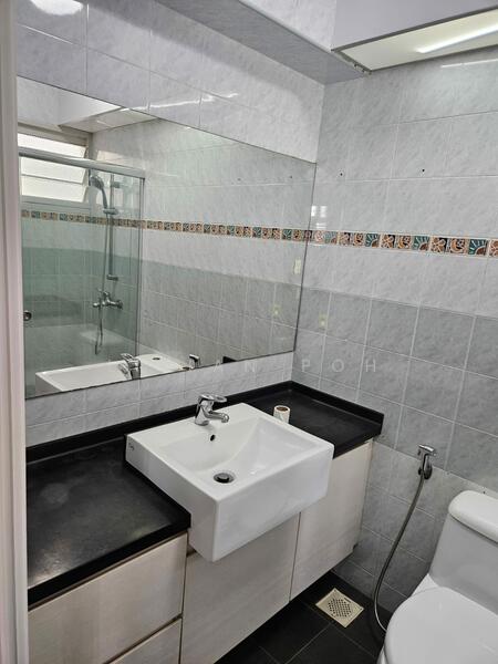 386 Bukit Batok West Avenue 5, 386 Bukit Batok West Avenue 5, Room Rental, 250 sqft, HDB Flat For Rent, by LiLian Poh, 60154411 - Master Bathroom - PropertyGuru.com.sg