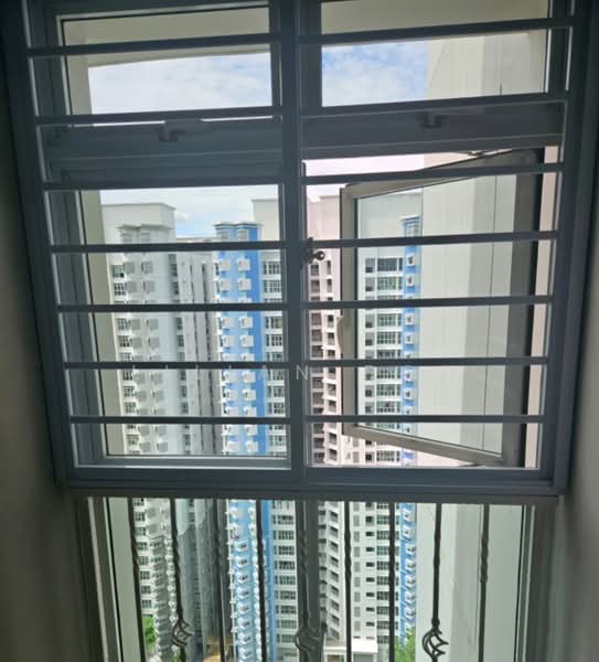 386 Bukit Batok West Avenue 5, 386 Bukit Batok West Avenue 5, Room Rental, 250 sqft, HDB Flat For Rent, by LiLian Poh, 60154411 - View from master bedroom - PropertyGuru.com.sg