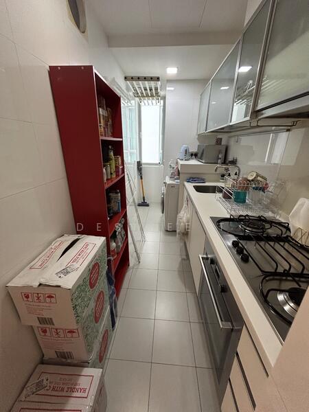 Enclosed kitchen - natural ventiliation