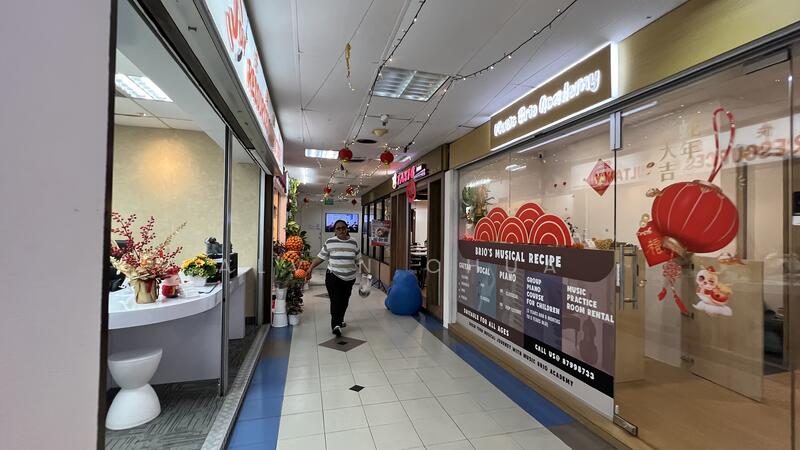 Bukit Timah Shopping Centre, 170 Upper Bukit Timah Road, 398 sqft, Mall Shop For Rent, by Alvin Chua, 60154464 - Corridor - CommercialGuru.com.sg